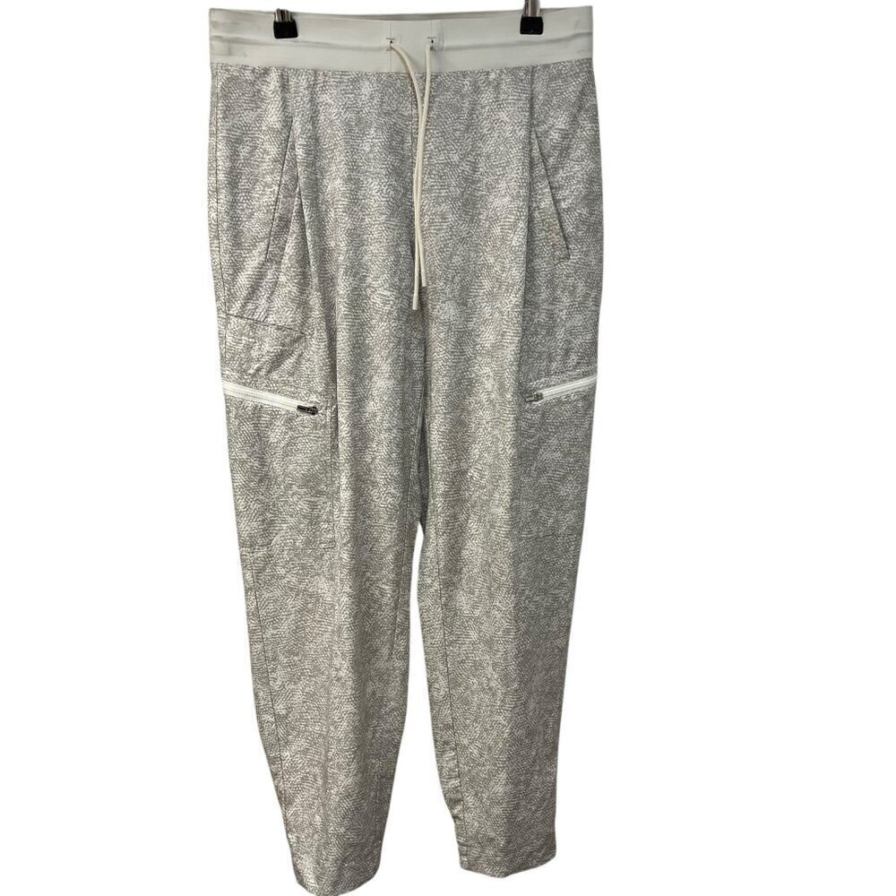 Athleta Venture Printed Pant Size 6 Cream/Gray Zipper Pocket Jogger Animal Print